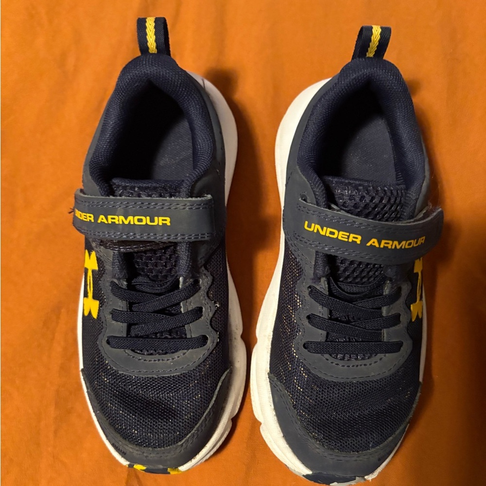 Under Armour Navy Sneakers size 12.5K